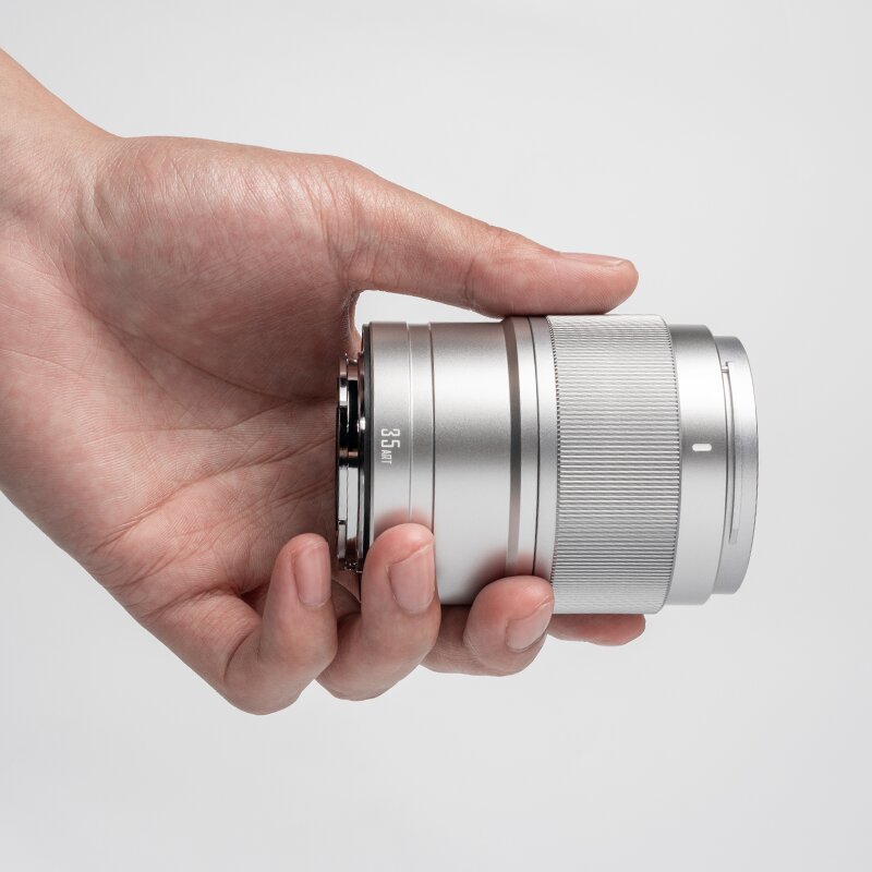 Объектив YongNuo YN 35mm F1.8E DA ART E-mount Серебро Объектив YongNuo YN 35mm F1.8E DA ART E-mount Серебро