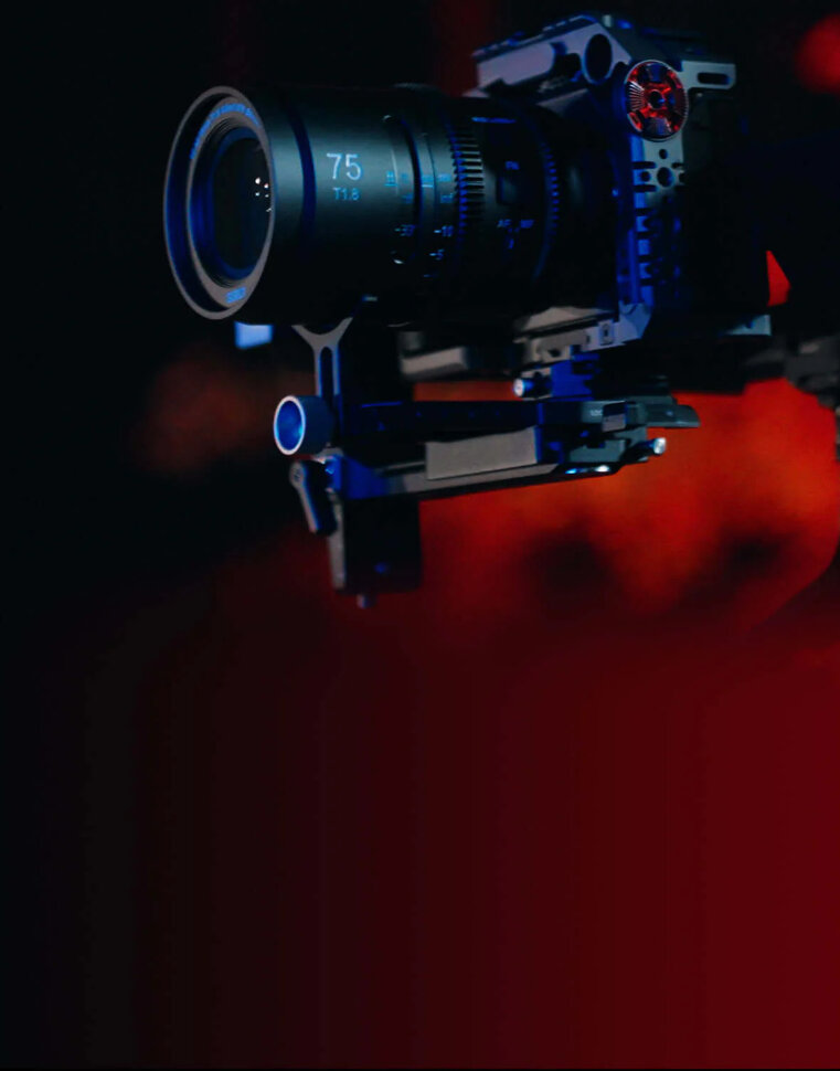 Объектив Sirui Astra 100mm T1.8 FF AF Anamorphic 1.33x L-mount (Blue flare) Объектив Sirui Astra 100mm T1.8 FF AF Anamorphic 1.33x L-mount (Blue flare)
