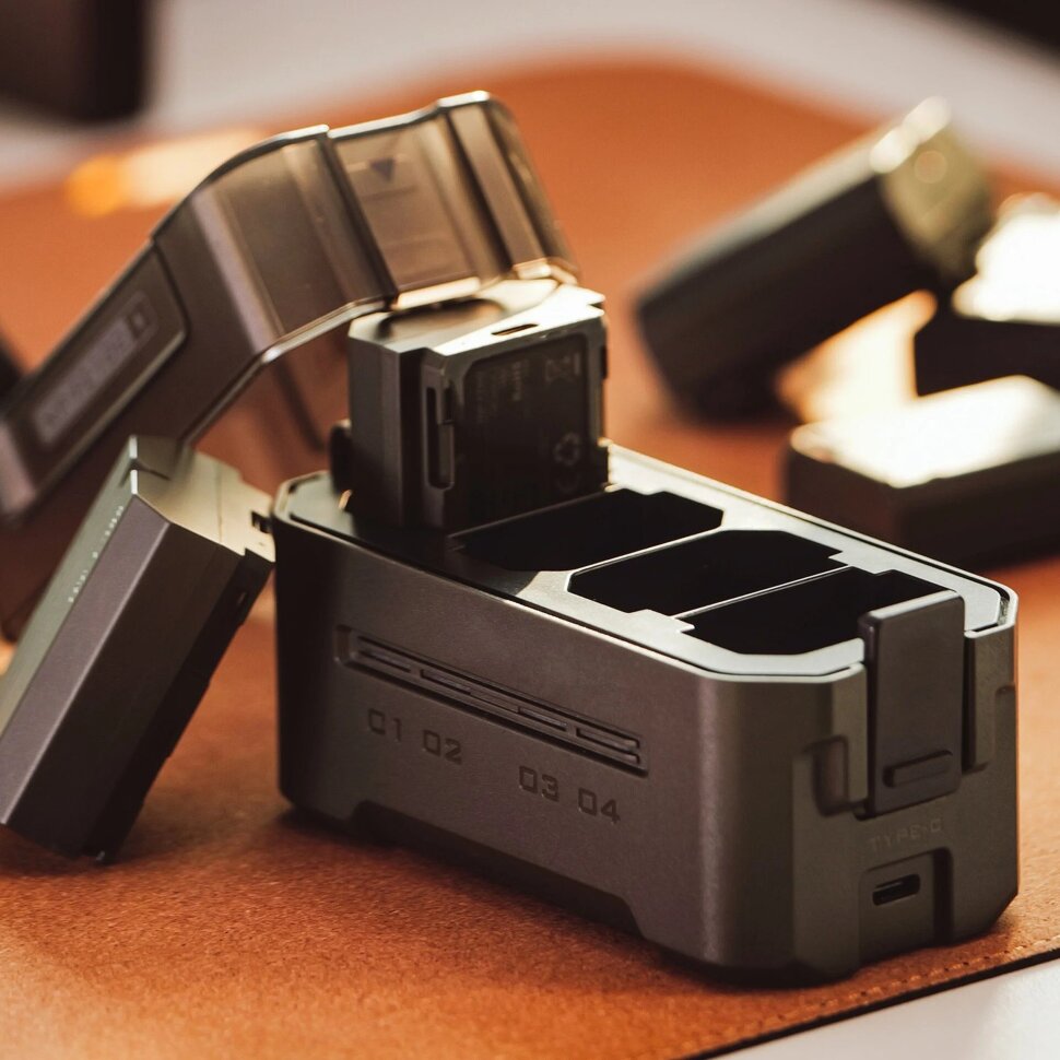 Зарядный кейс Tilta Portable Charging Station для NP-FZ100 Белый Зарядный кейс Tilta Portable Charging Station для NP-FZ100 Белый