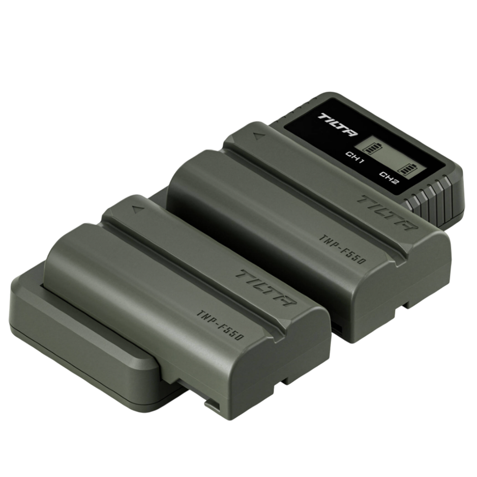 2 аккумулятора NP-F550 + зарядное устройство Tilta Battery Charger Зелёное
