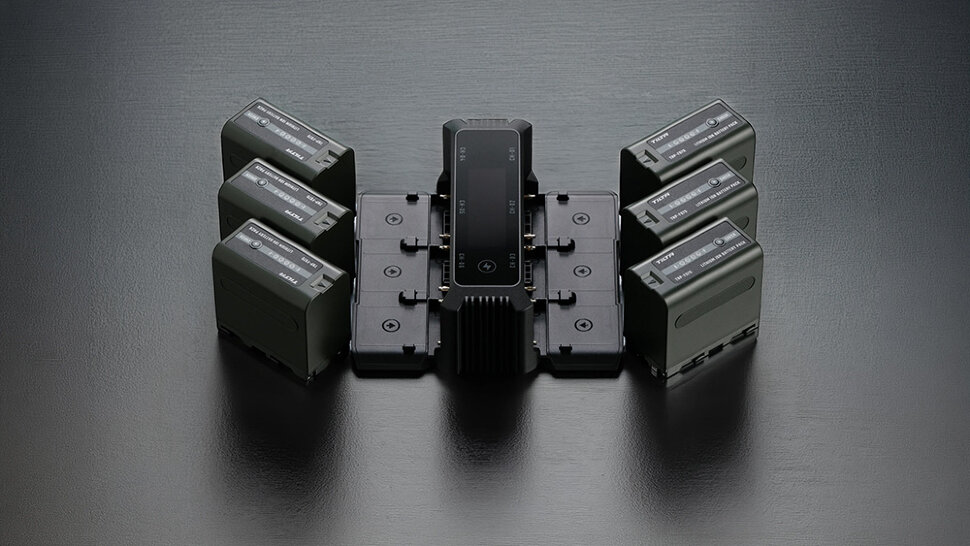 2 аккумулятора NP-F970 + зарядное устройство Tilta Foldable Charging Station 6 channel 2 аккумулятора NP-F970 + зарядное устройство Tilta Foldable Charging Station 6 channel
