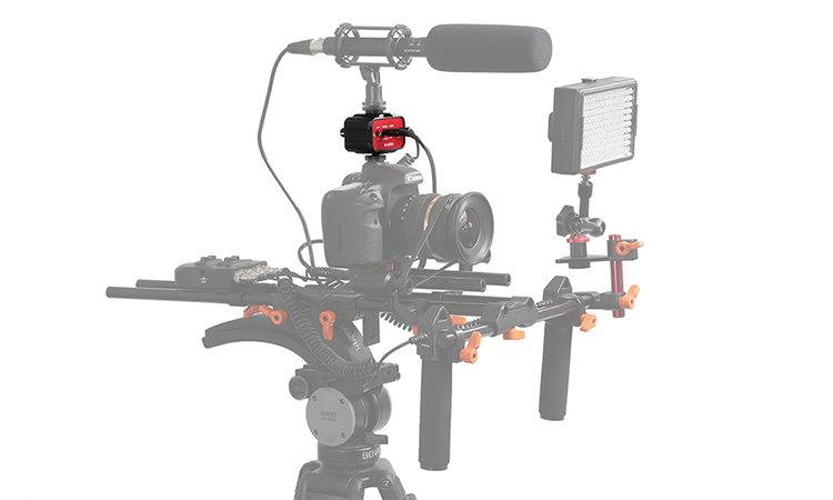 Двухканальный аудиоадаптер Saramonic SR-AX100 Двухканальный аудиоадаптер Saramonic SR-AX100