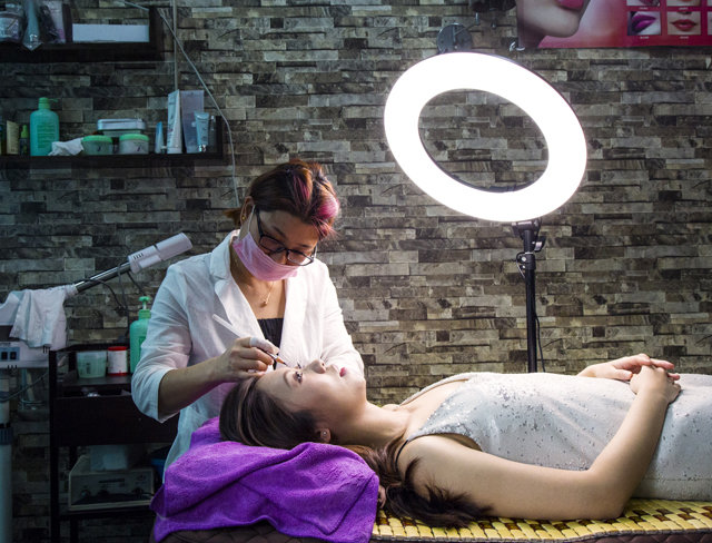 Осветитель кольцевой Viltrox VL-600B 45W (5600K) Осветитель кольцевой Viltrox VL-600B 45W (5600K)