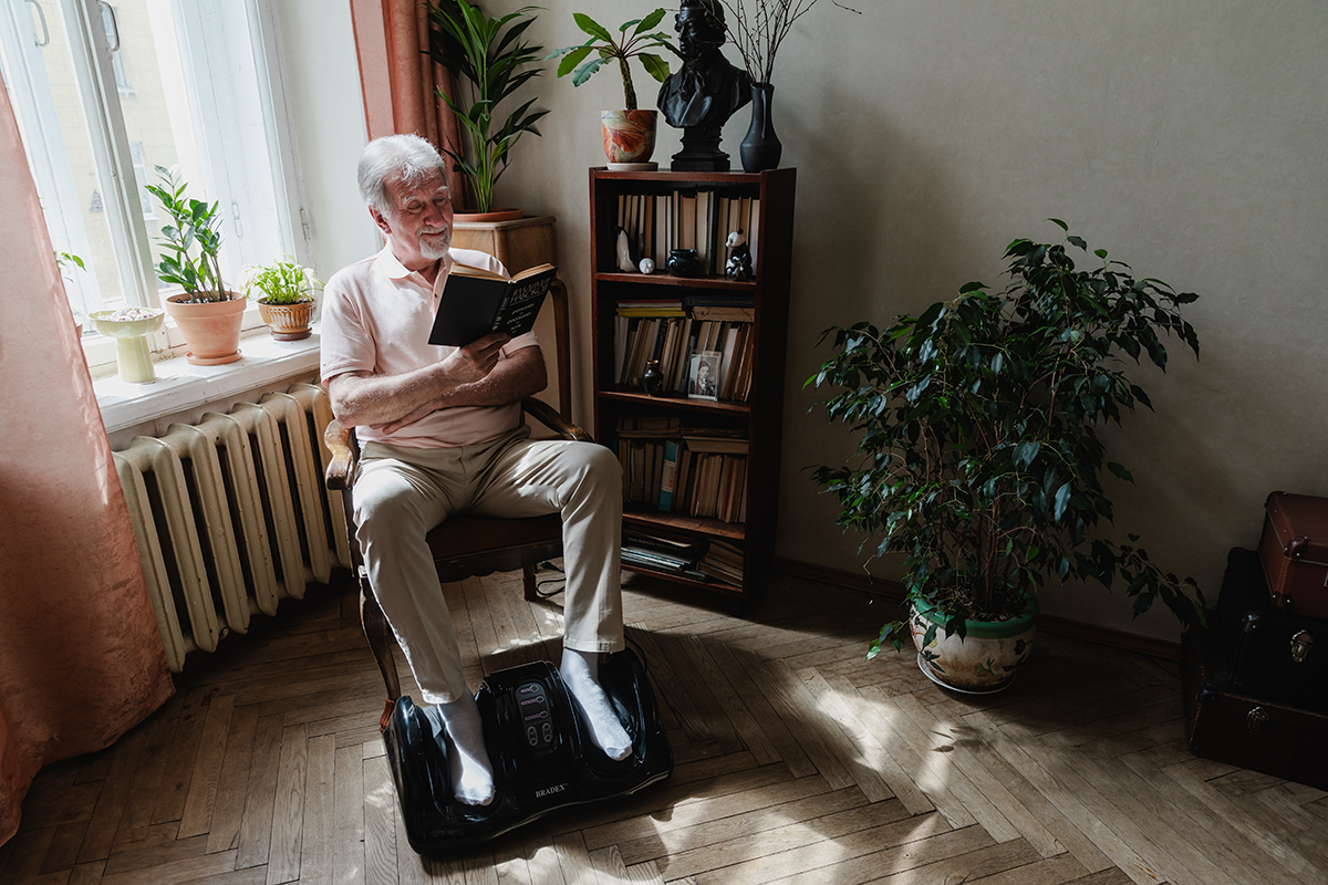 Массажёр BRADEX для стоп и лодыжек «БЛАЖЕНСТВО», KZ 0125, чёрный Массажёр BRADEX для стоп и лодыжек «БЛАЖЕНСТВО», KZ 0125, чёрный