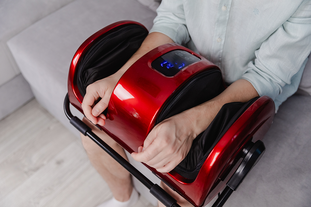 Массажёр BRADEX для стоп и лодыжек «БЛАЖЕНСТВО КОМФОРТ», KZ 0563, красный Массажёр BRADEX для стоп и лодыжек «БЛАЖЕНСТВО КОМФОРТ», KZ 0563, красный